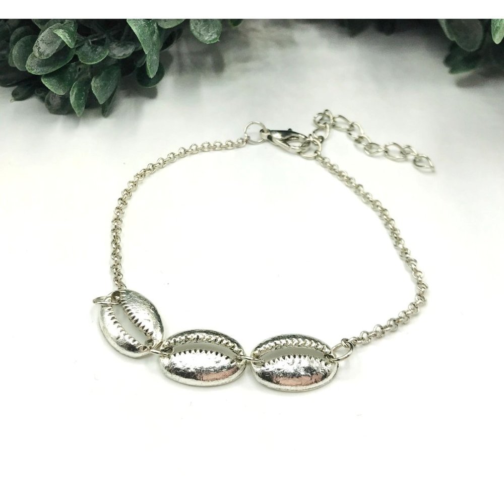 Ankle bracelet silver tone shell charms 9" length